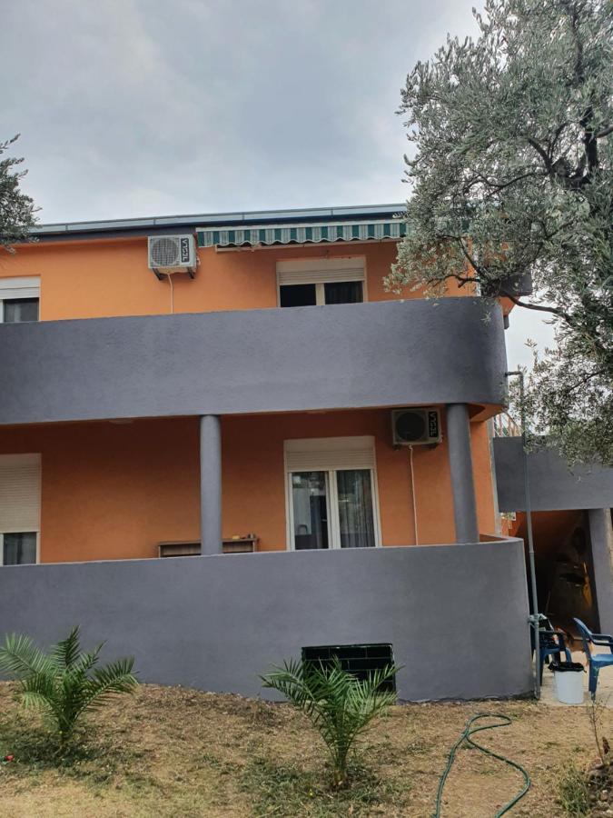Apartmen Kuca Za Odmor I Familiju Бар Экстерьер фото