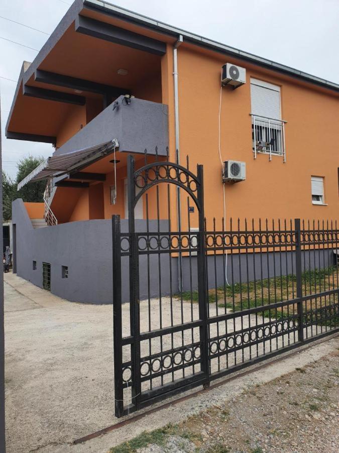 Apartmen Kuca Za Odmor I Familiju Бар Экстерьер фото